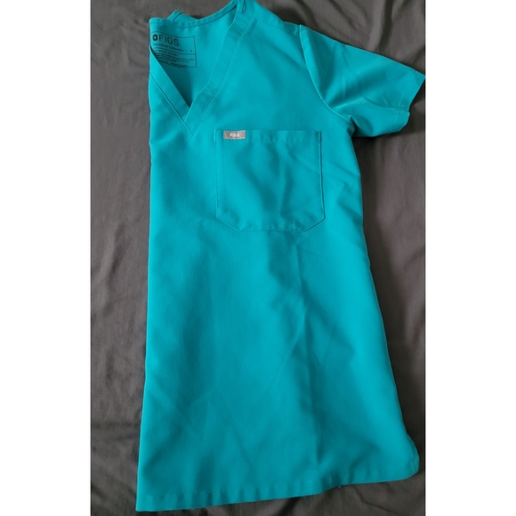 Figs Tops - FIGS. SIZE SMALL. COLOR: TEAL